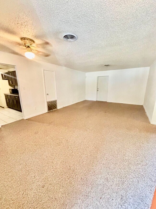 Building Photo - 1107 Galsworthy Ave