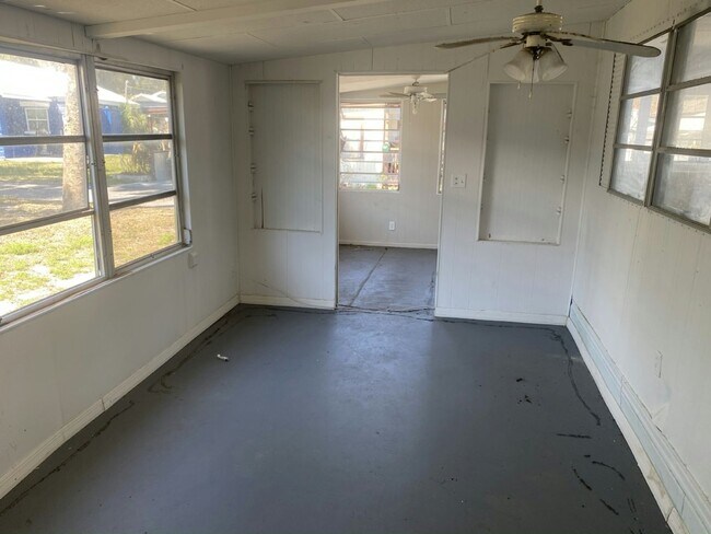 Building Photo - 1 Circle Dr