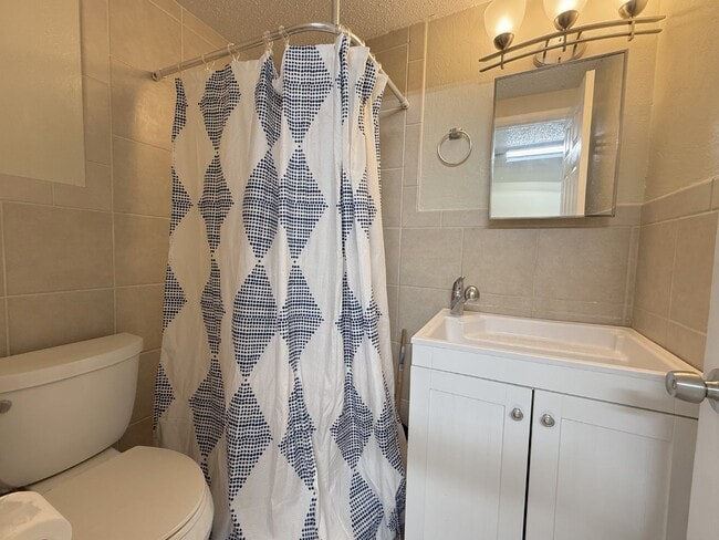 Building Photo - "Charming 3-Bedroom Home with Granite Coun...