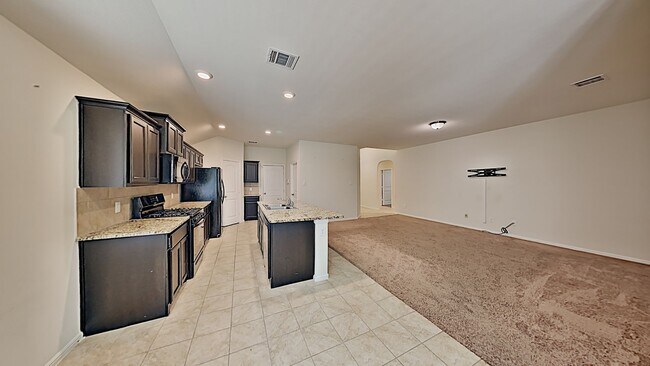 Building Photo - Spacious 4-Bed Home with Community Pool in Crowley