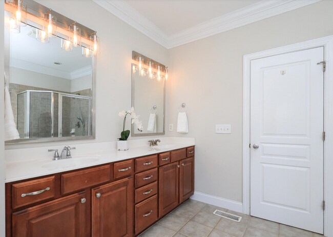 Building Photo - 8417 Henderson Rd