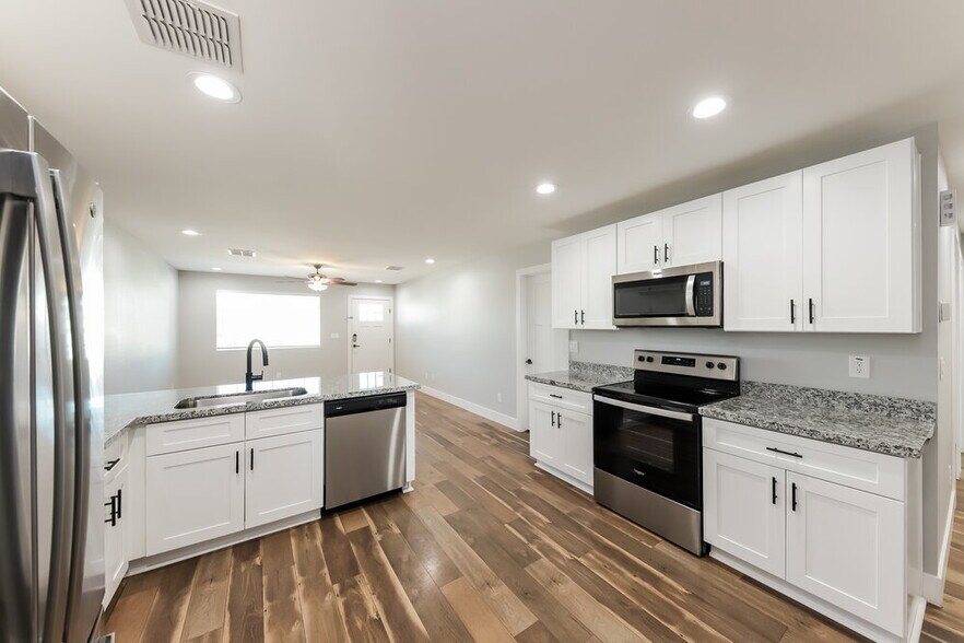 Building Photo - 4653 S 38th Dr