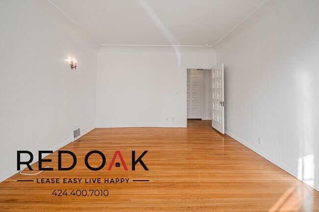 Building Photo - 180 S Sycamore Ave