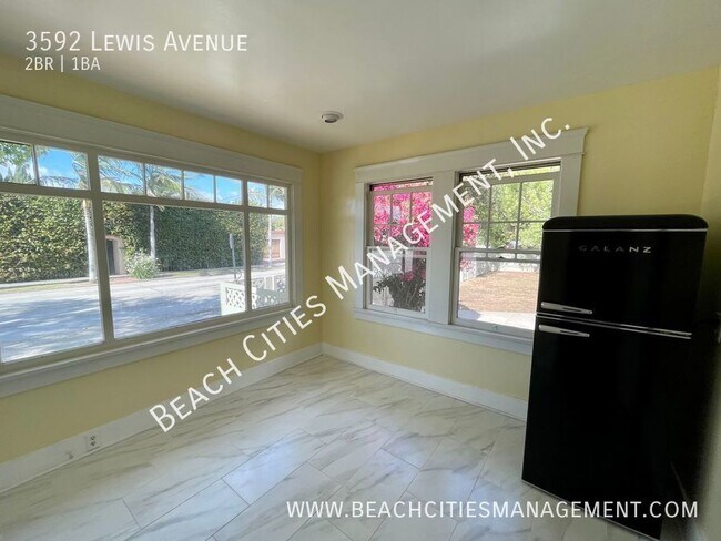 Building Photo - 3592 Lewis Ave