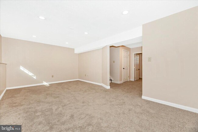 Building Photo - 7167 Glenmeadow Ct