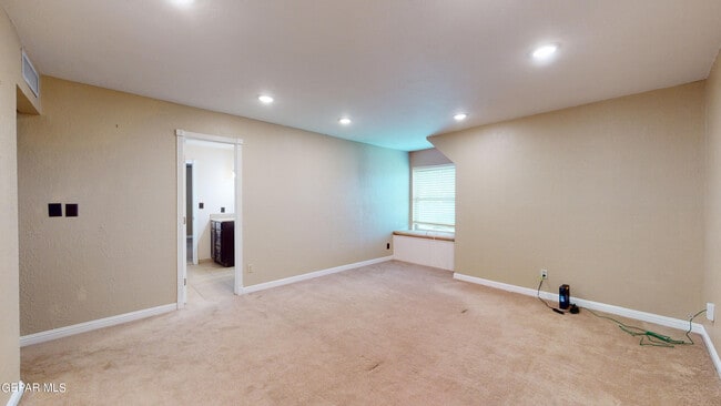 Building Photo - 801 Claravista Ln