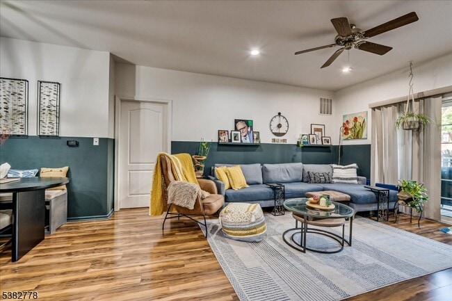 Building Photo - 913 Del Negro Ct