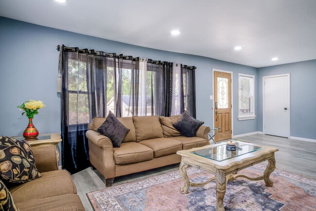 Building Photo - 176 Grand Ave