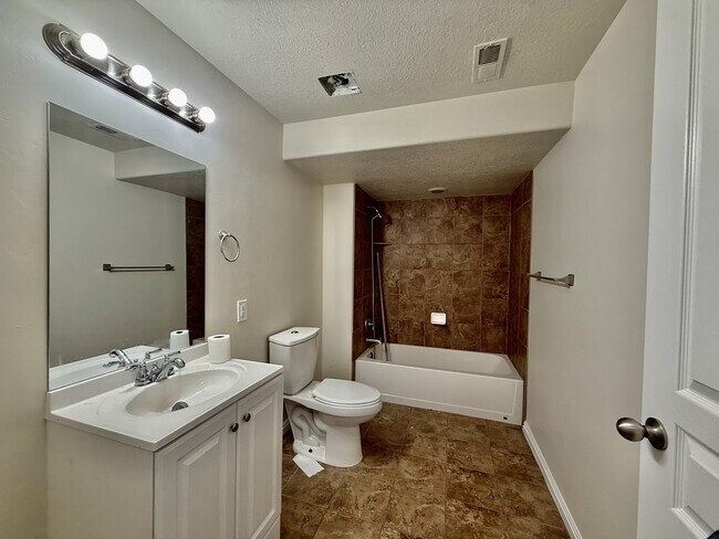 Building Photo - 10753 Topview Rd