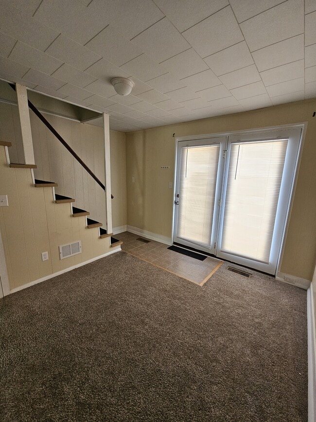 Building Photo - 8444 Hickman Rd
