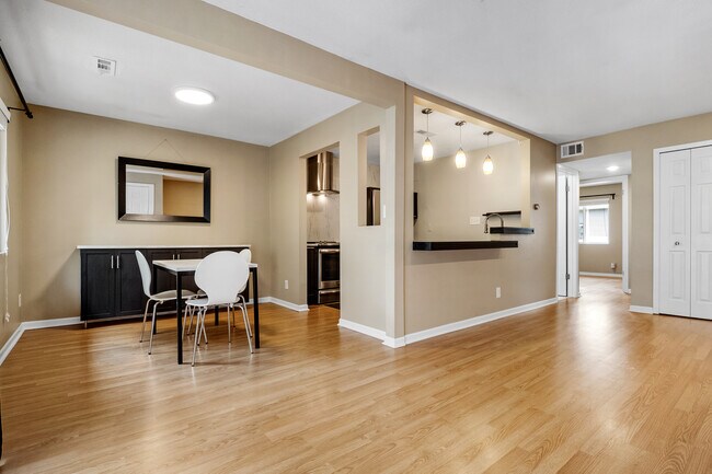 Building Photo - 809 W 40th St