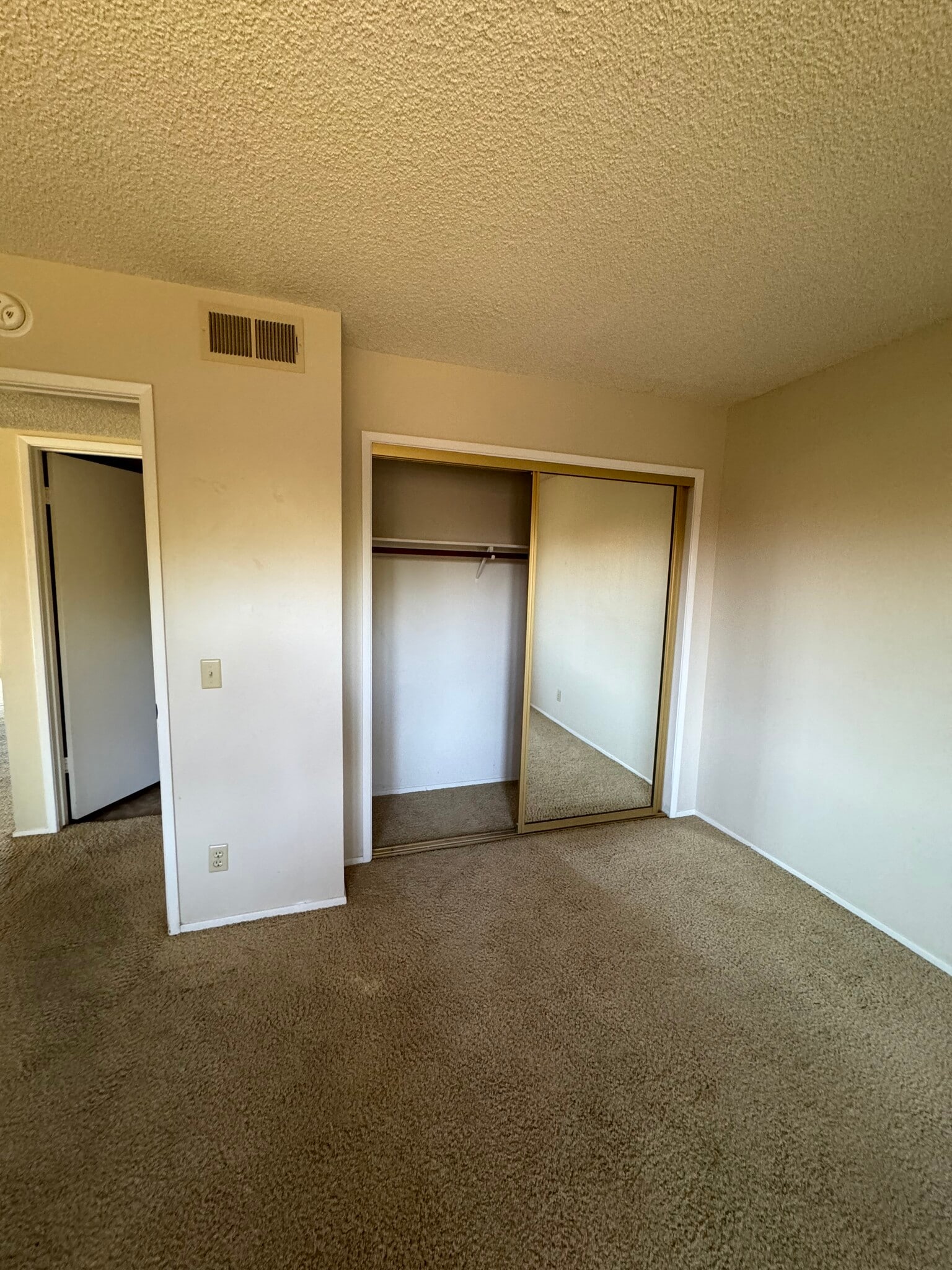Building Photo - 330 Ivy Ln