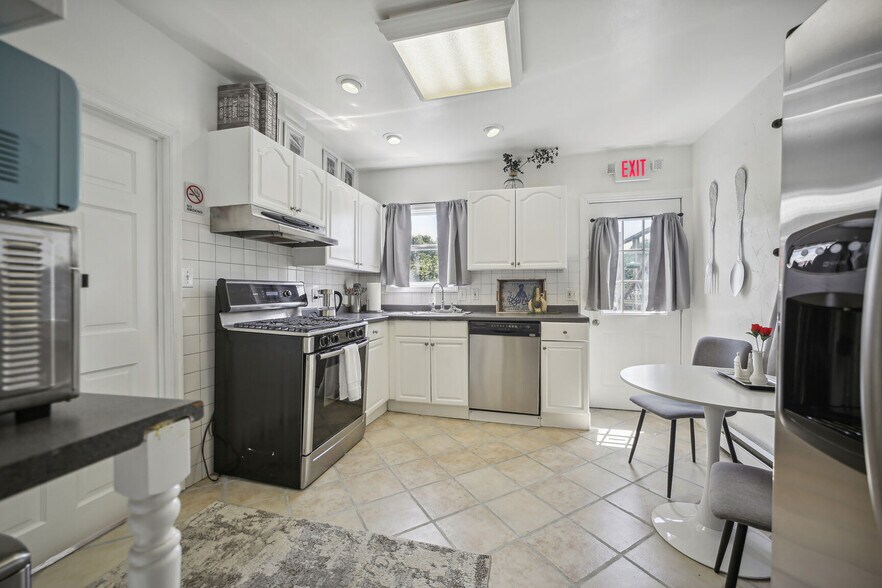Building Photo - 4057 Benning Rd NE