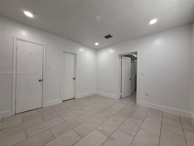 Building Photo - 600 NW 116th Terrace