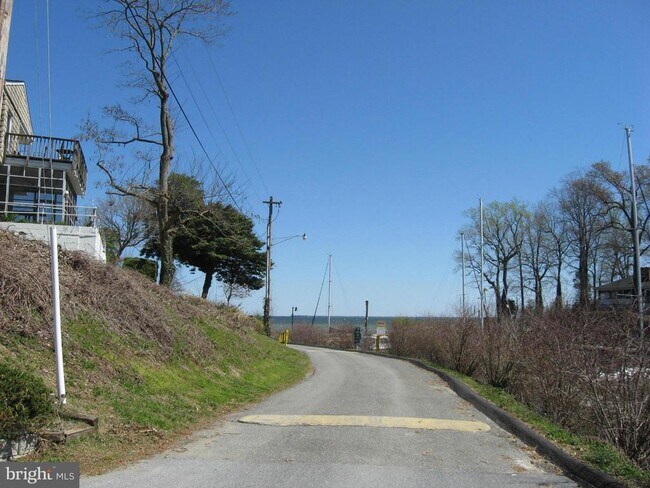 Building Photo - 1594 N Harbor Dr