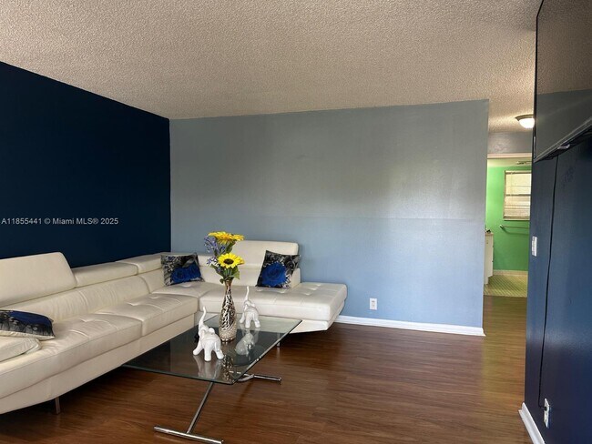 Building Photo - 1733 3rd Ave N