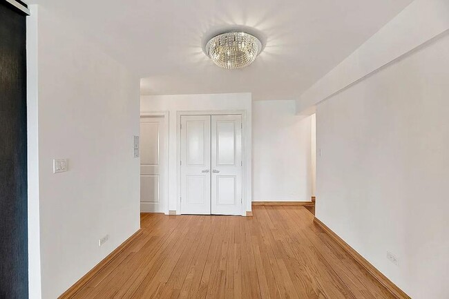 Building Photo - 1625 Emmons Ave