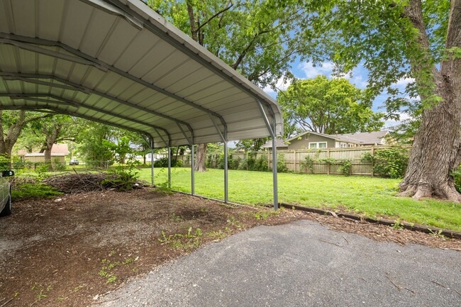 Building Photo - S0282-MF2