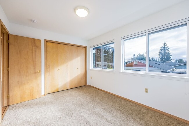 Building Photo - One Level Lifestyle in Snohomish