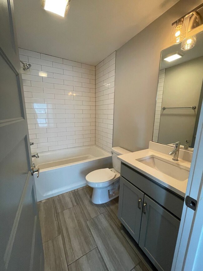 Building Photo - Incredible 2 Bedroom 2.5 Bath Townhome wit...