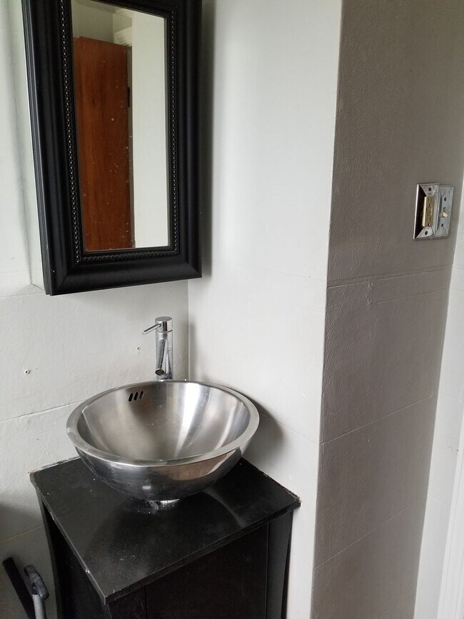 Building Photo - House East of Waynesboro