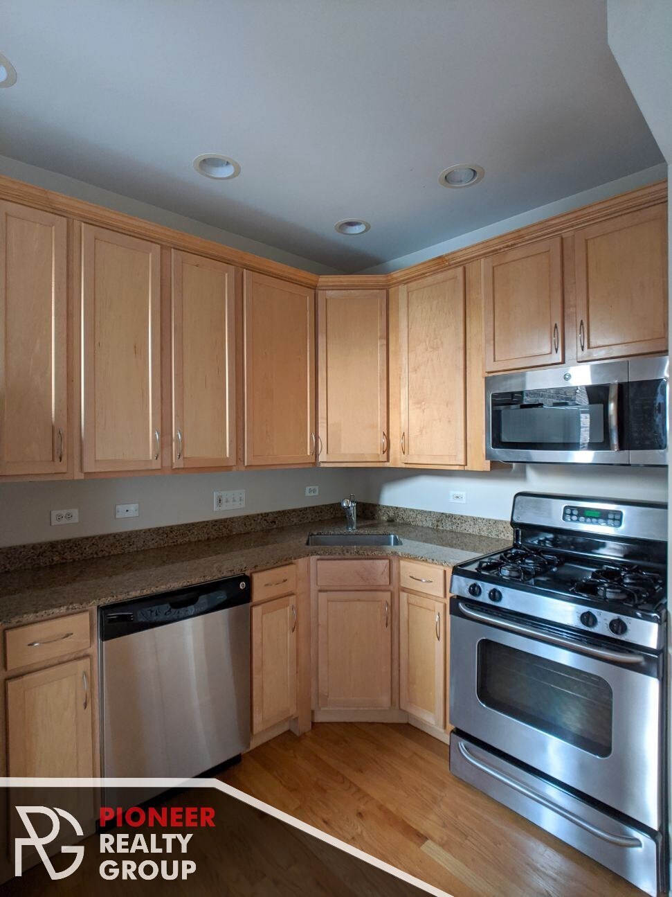 Building Photo - 3240 N Clifton Ave