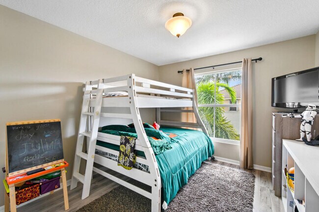 Building Photo - 6143 Seminole Gardens Cir