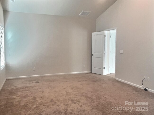 Building Photo - 2112 Lanza Dr