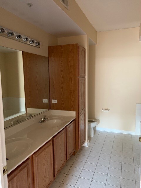 Building Photo - 105 W St Charles Rd