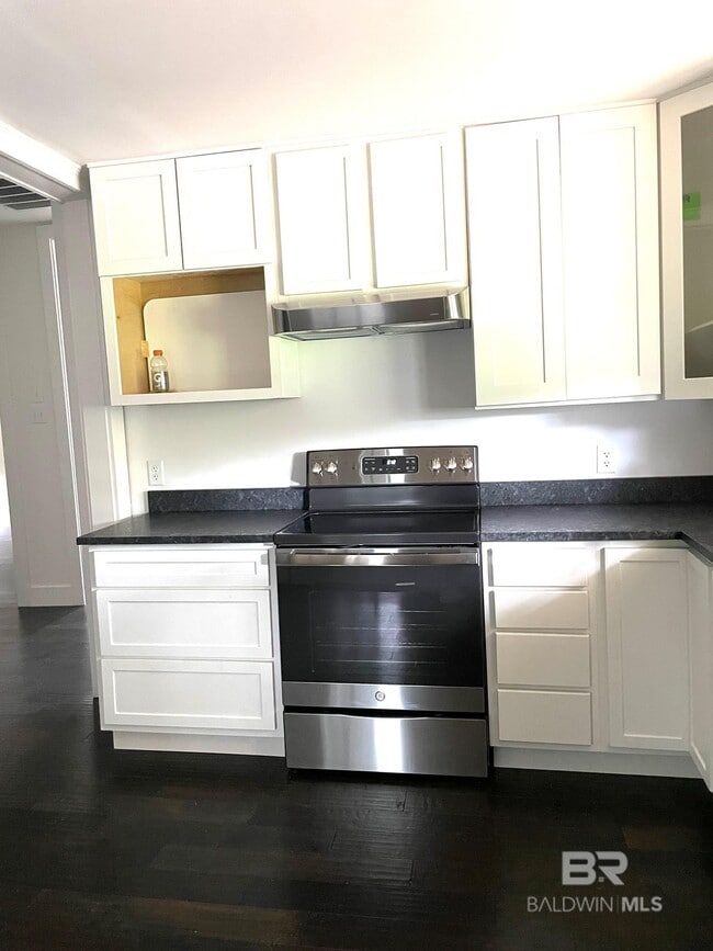 Building Photo - 216 W Rose Ave