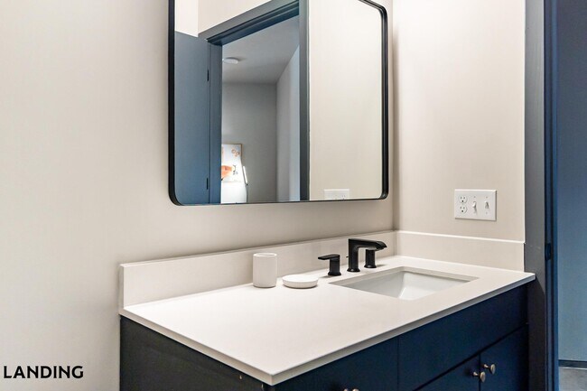 Building Photo - 55 Elm St