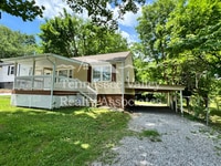 Building Photo - UPDATED 2 BED/1 BATH with carport right ne...