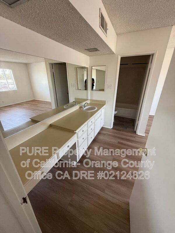 Building Photo - 400 N Acacia Ave