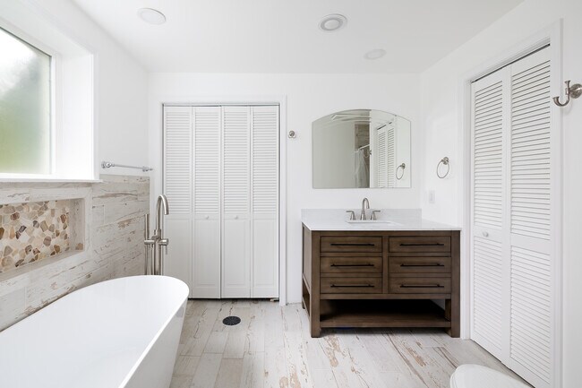 Building Photo - 207 Ridge Springs Ln