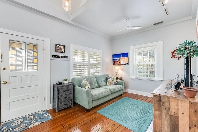 Building Photo - 76 Abbott St