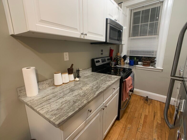 Building Photo - 52 Strathmore Rd