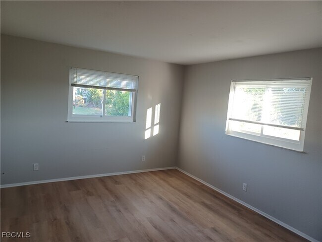 Building Photo - 937 SE 23rd Pl