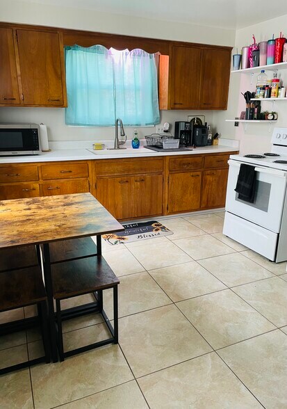 Eat-in Kitchen - 73 Barbie Dr