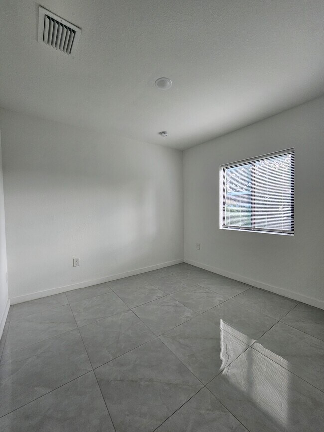 Building Photo - 2970 NW 48th St