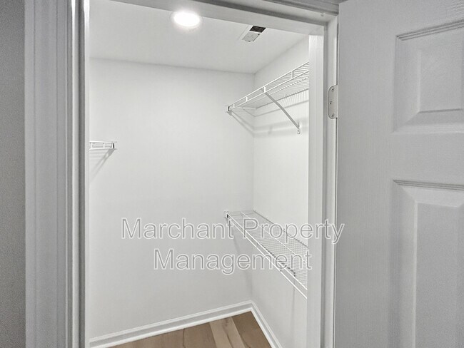 Building Photo - 7 Waxwing Ct