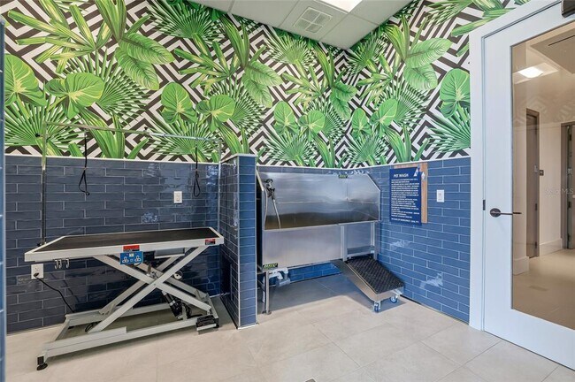 Building Photo - 275 1st Ave S