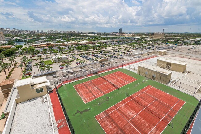 Building Photo - 1755 E Hallandale Beach Blvd