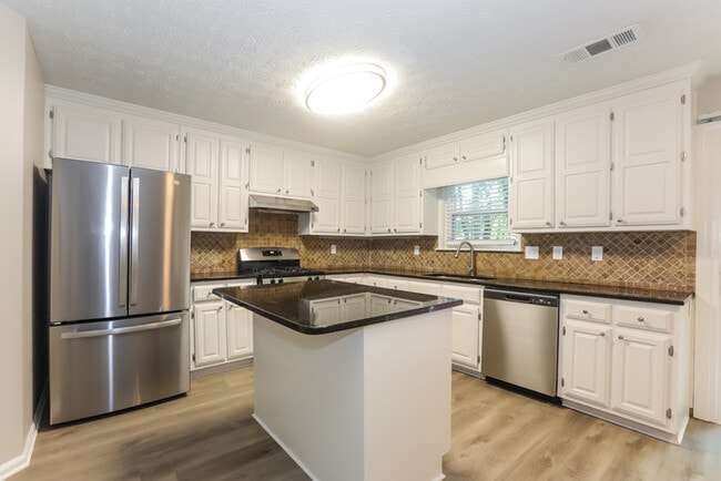 Building Photo - Stylish 4-bedroom Home in Lawrenceville	GA