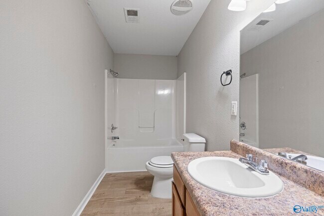 Building Photo - 102 Whitestone Dr NE