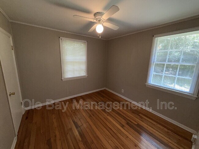 Building Photo - 5175 Brentwood Ln