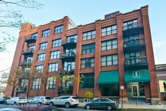 Building Photo - 1000 W Washington Blvd