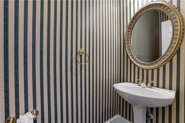 Building Photo - 127 Tara Blvd