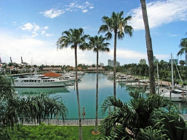 Building Photo - 19223 Fisher Island Dr