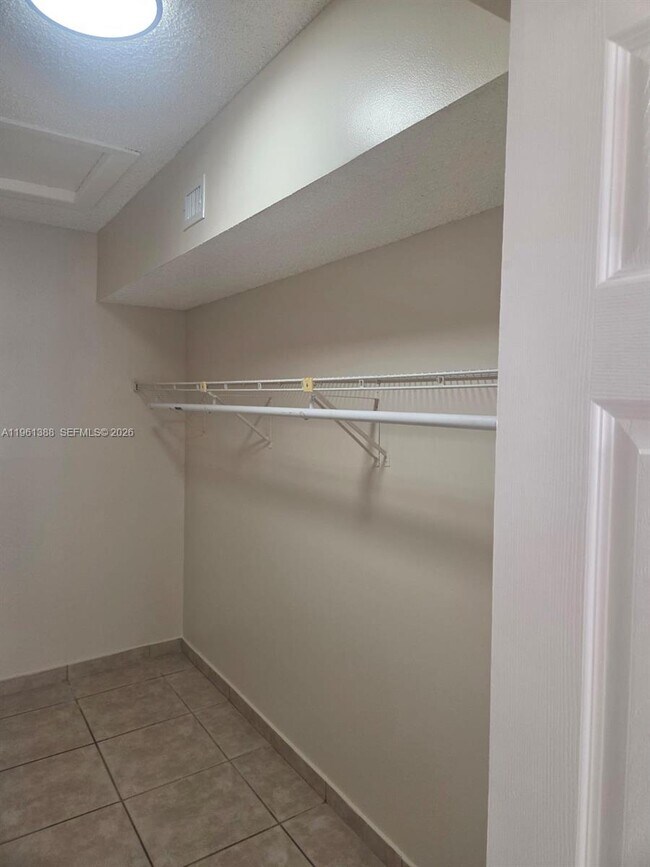 Building Photo - 11342 Taft St