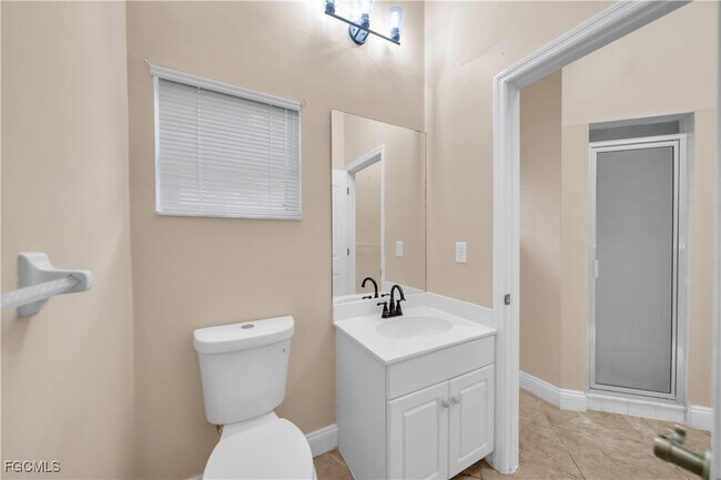 Building Photo - 2015 SE 12th St